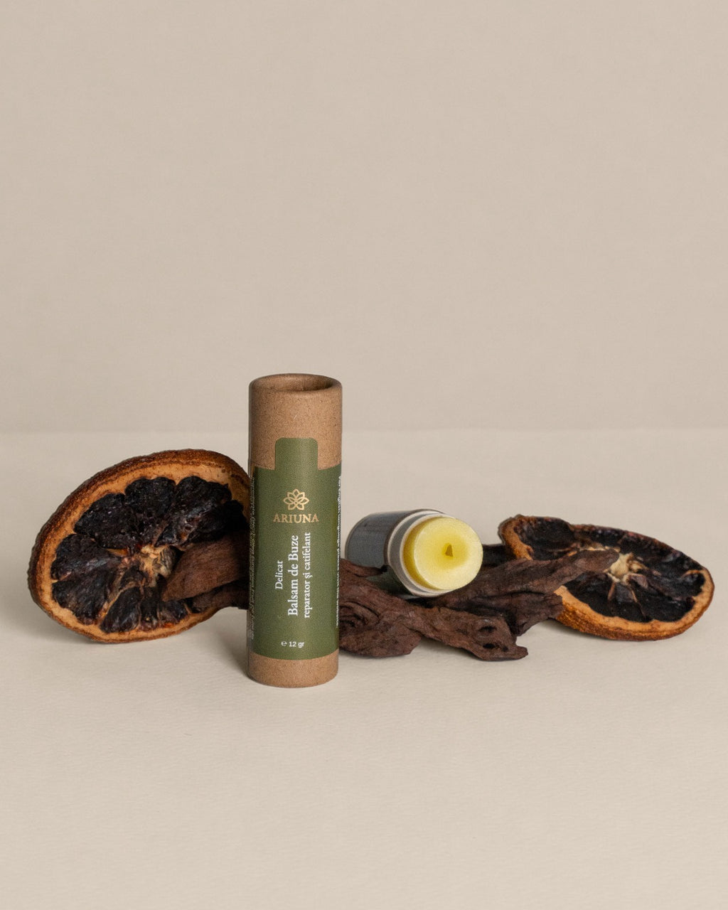 Delicat balsam de buze cu decor